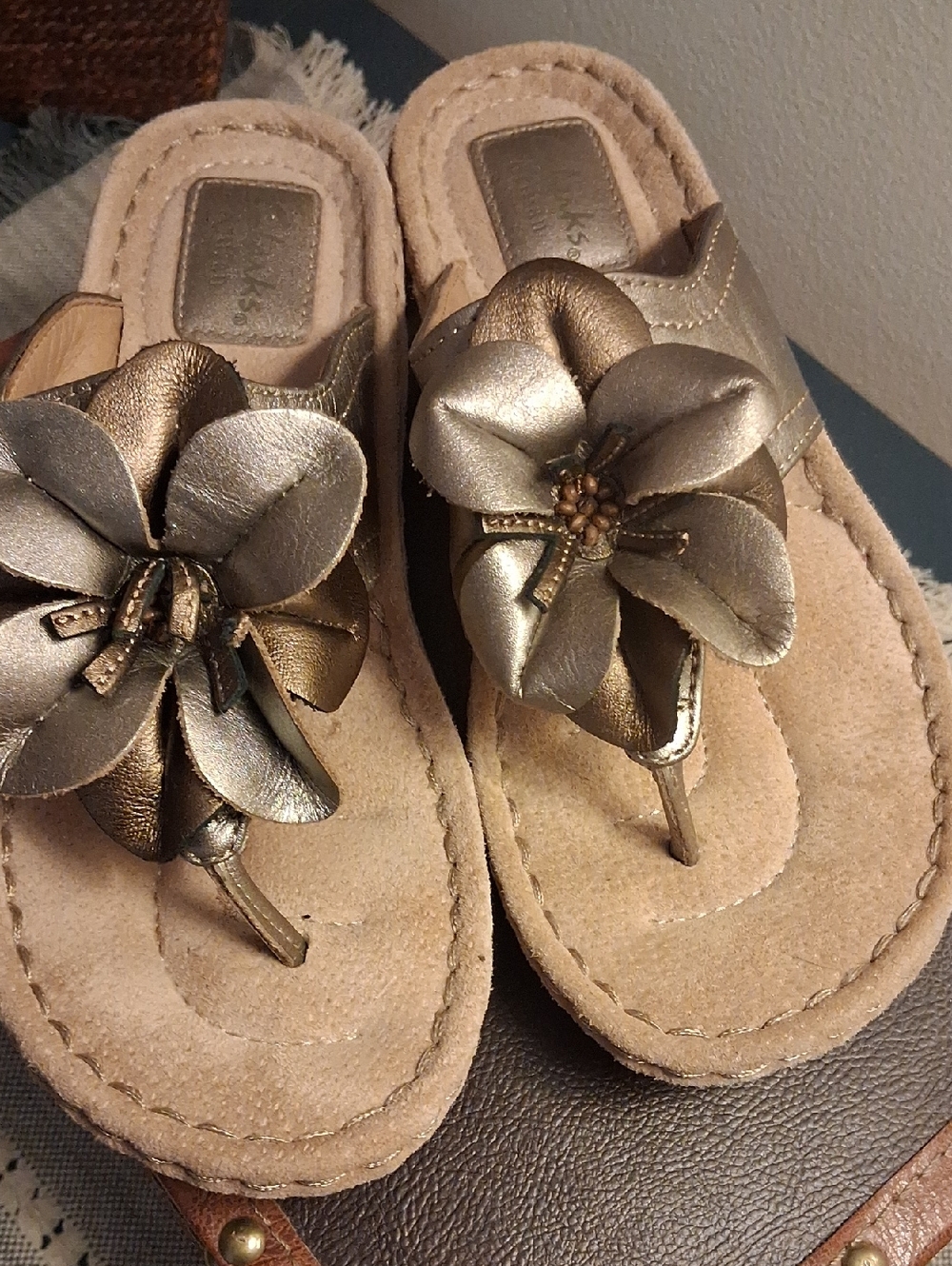 Clarks Metallic Gold Flower Thong Sandals
